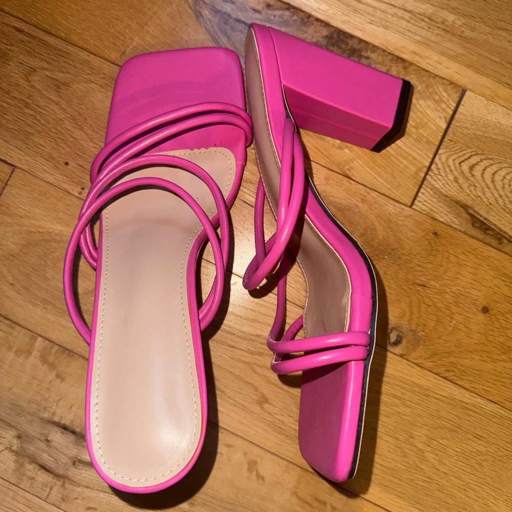 Chic Fuchsia Strappy Heels for Women